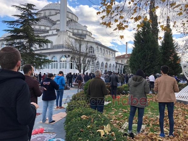 Akyazı'da camilerde yağmur duası yapıldı