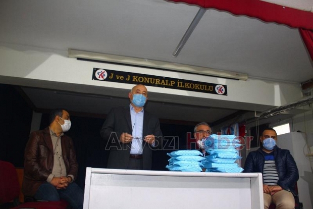 Akyazı'da 32 çocuk tablete kavuştu