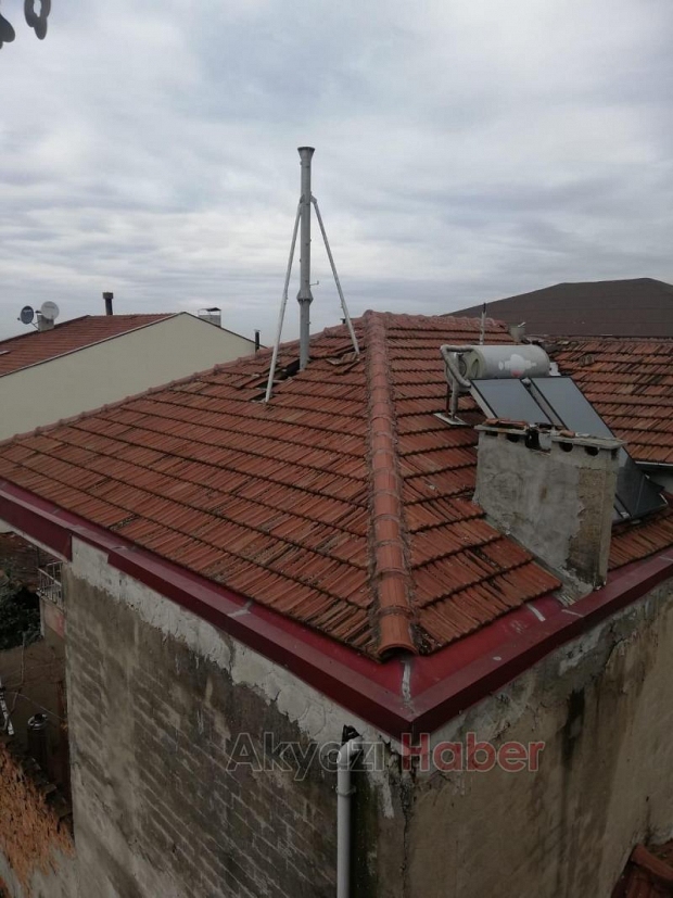 Komşuları hiçe saydı damına baz istasyonu kurdurdu