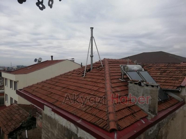 Komşuları hiçe saydı damına baz istasyonu kurdurdu