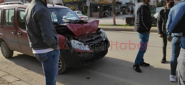 Akyazı'da kaza anı kamerada