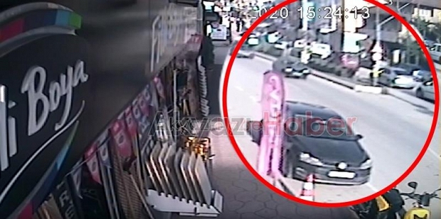 Akyazı'da kaza anı kamerada