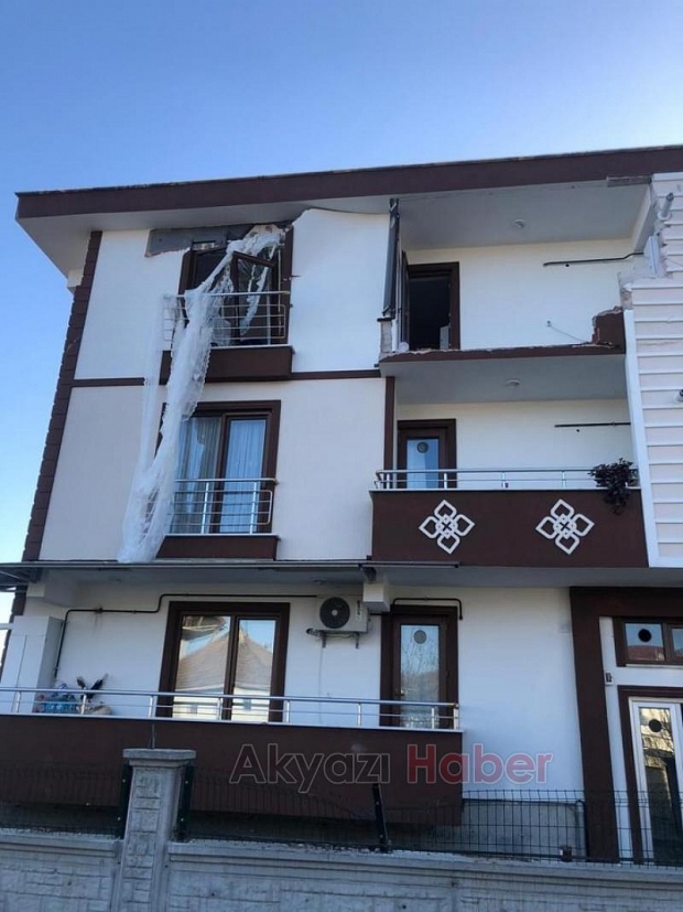 Doğalgaz bomba gibi patladı; daire yerle bir oldu