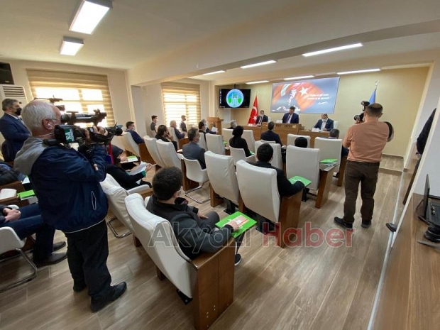 Yeni yılın ilk meclisi 11 gündemle toplandı