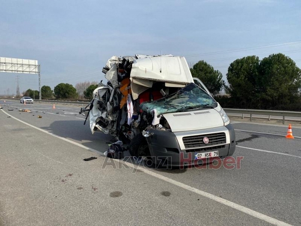 Akyazı'da feci kaza; bu araçtan yaralı kurtuldu