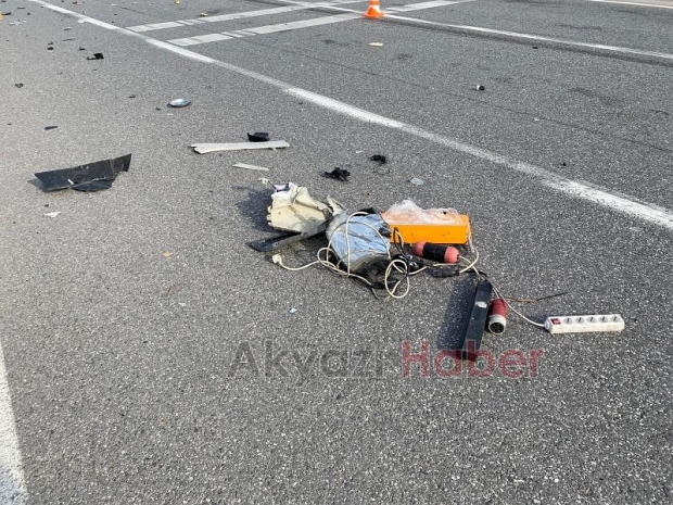 Akyazı'da feci kaza; bu araçtan yaralı kurtuldu