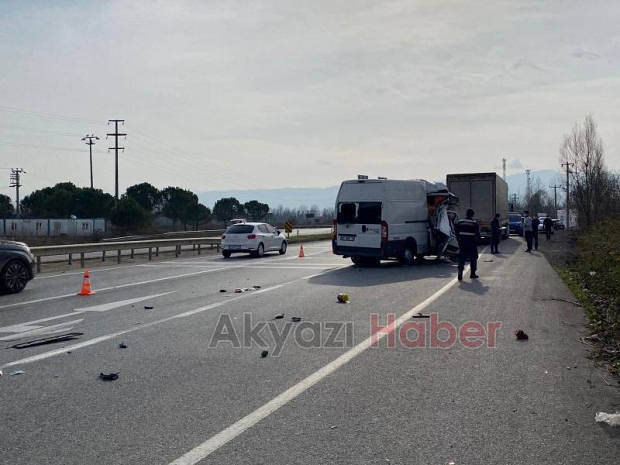 Akyazı'da feci kaza; bu araçtan yaralı kurtuldu