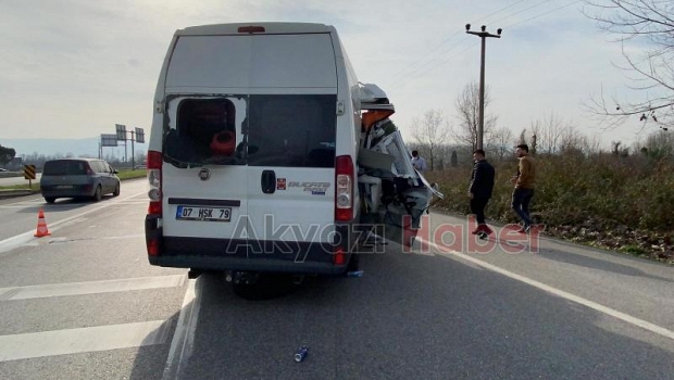 Akyazı'da feci kaza; bu araçtan yaralı kurtuldu