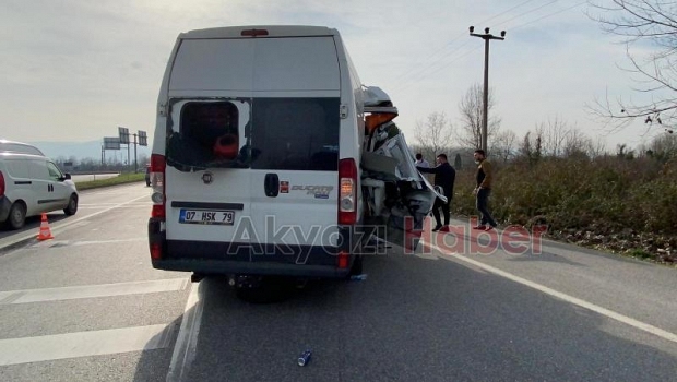 Akyazı'da feci kaza; bu araçtan yaralı kurtuldu