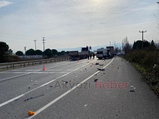 Akyazı'da feci kaza; bu araçtan yaralı kurtuldu