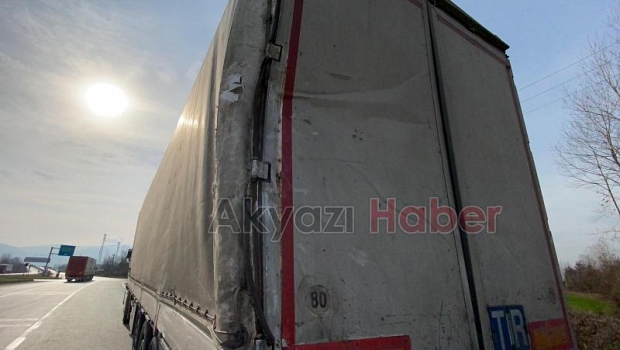 Akyazı'da feci kaza; bu araçtan yaralı kurtuldu