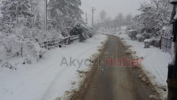 Akyazı'da 73 mahallede karla mücadele sürüyor