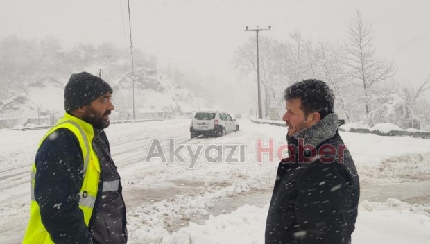 Akyazı'da 73 mahallede karla mücadele sürüyor