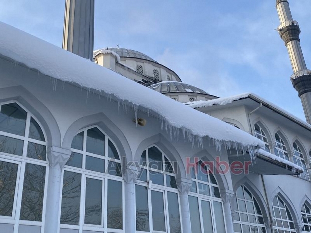 Akyazı buz kesti