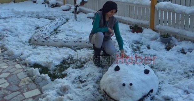 Şehirden kardan adam fotoğrafları