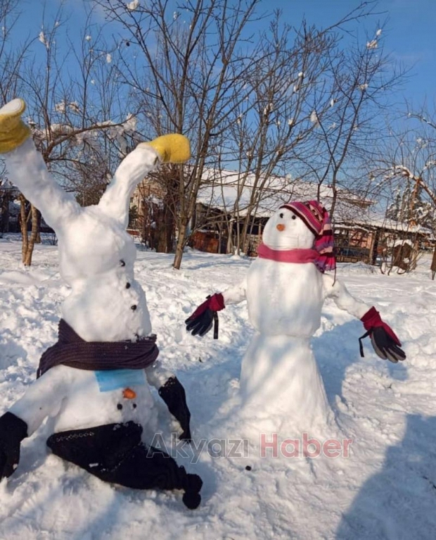 Şehirden kardan adam fotoğrafları