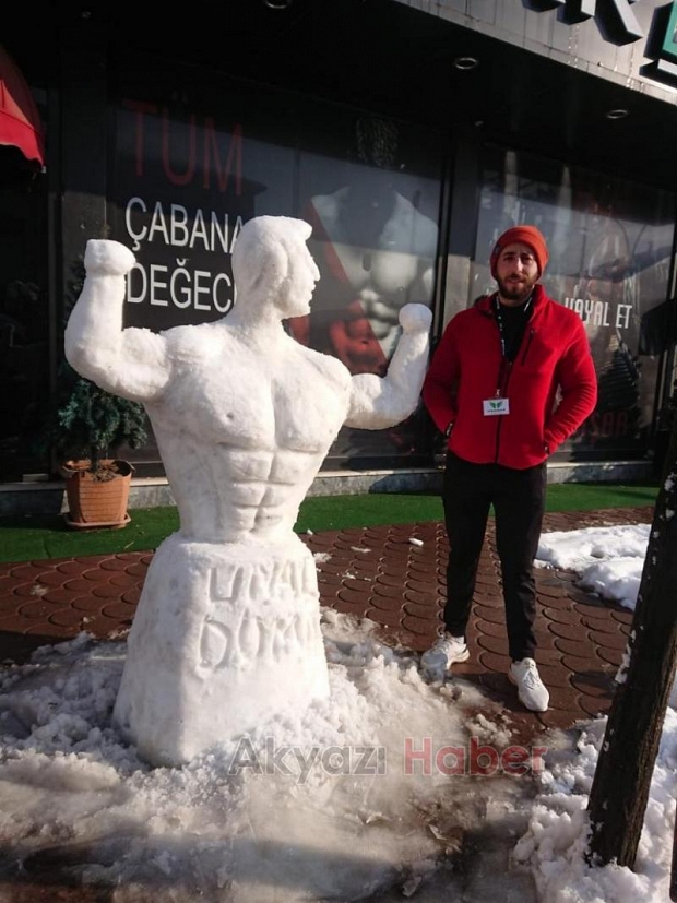 Şehirden kardan adam fotoğrafları