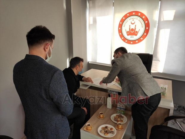 Kaymakam Yakup Güney'den Akyazı Gençlik Derneği'ne ziyaret
