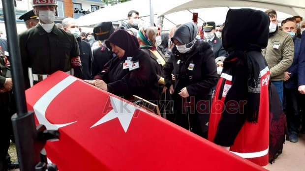 Sakarya şehidini dualarla uğurladı