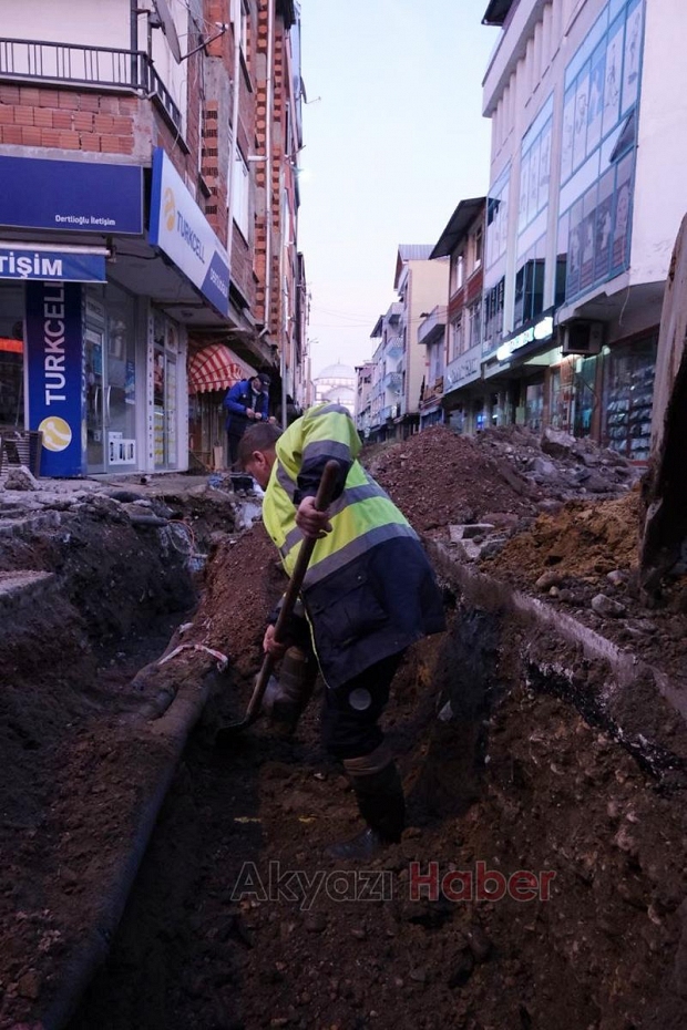 Akyazı’da altyapı çalışmaları aralıksız sürüyor