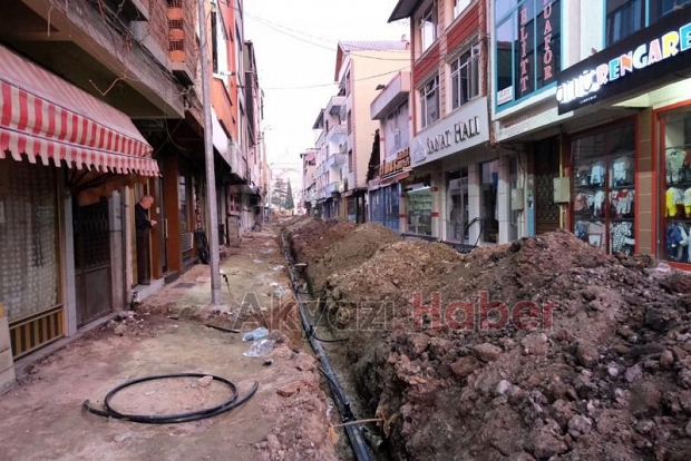 Akyazı’da altyapı çalışmaları aralıksız sürüyor