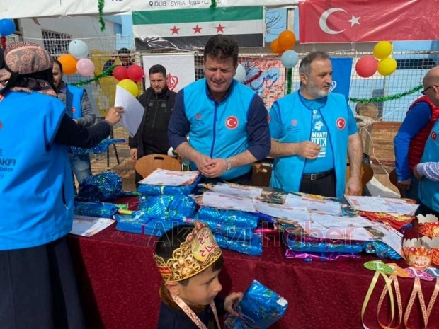 Başkan Soykan Suriyede yardım dağıttı