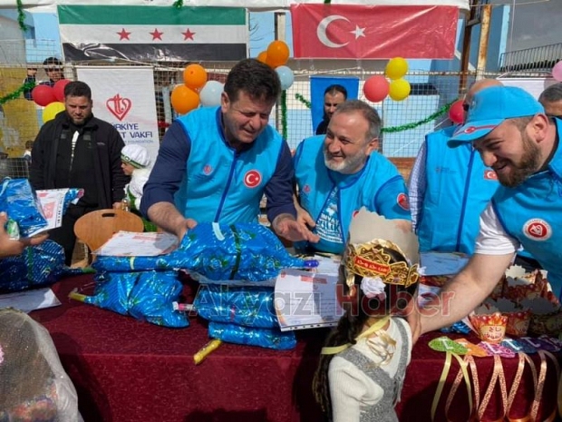 Başkan Soykan Suriyede yardım dağıttı