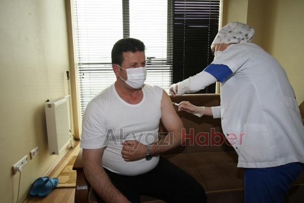 Kaymakam Güney ve Başkan Soykan koronavirüs aşısı oldu