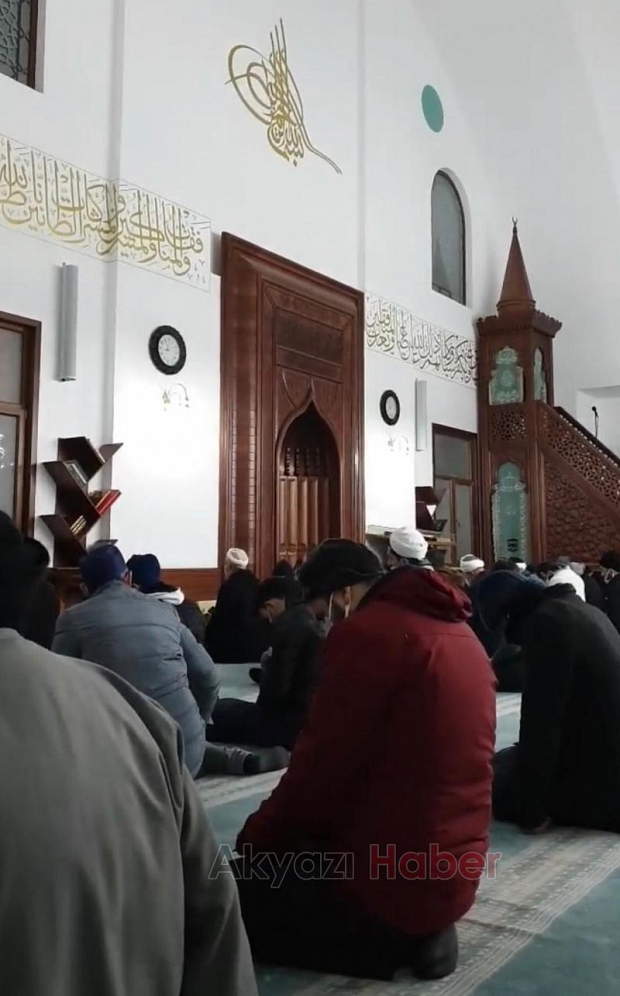 Akyazıda Regaip Kandili dualarla idrak edildi