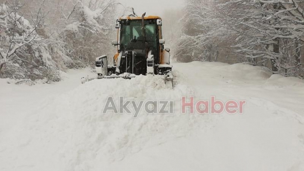 Akyazı Belediyesi'nin karla mücadele sınavı