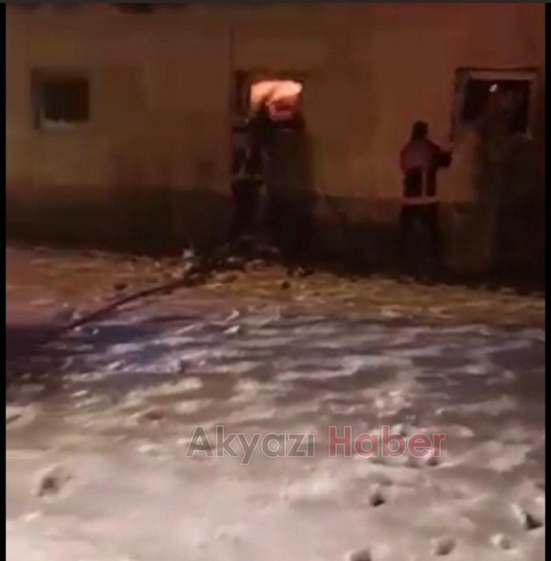 Akyazı'da ahşap atölyesi yandı