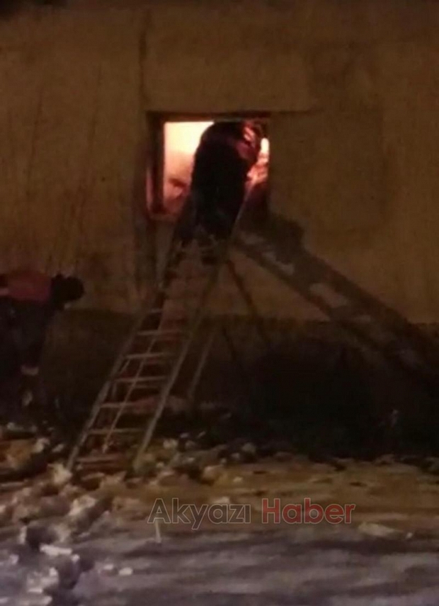 Akyazı'da ahşap atölyesi yandı