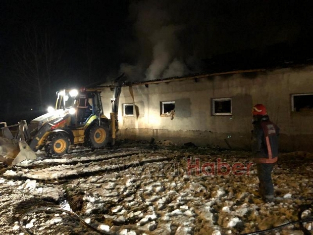 Akyazı'da ahşap atölyesi yandı