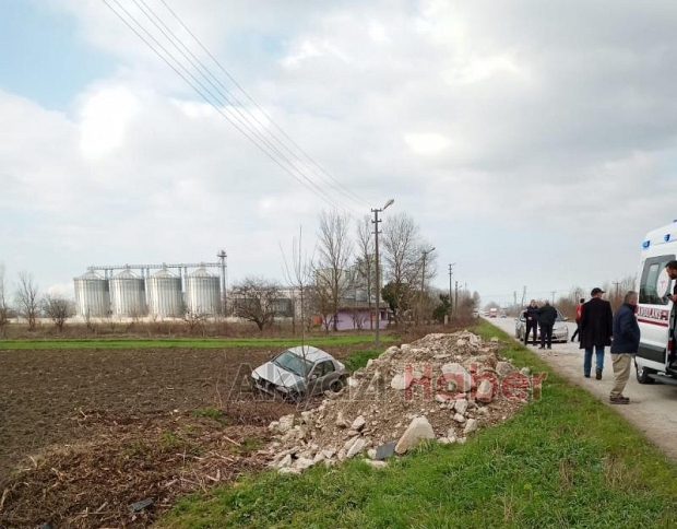 Ormanköyde otomobil tarlaya uçtu: 1 yaralı