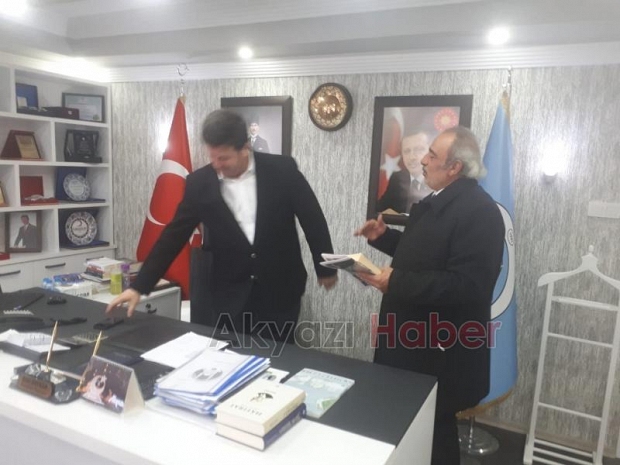 Başkan Soykan'a Erbakan'ın 'Davam' kitabını hediye etti
