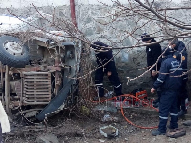 Feci kaza Akyazılı karı koca yaralandı