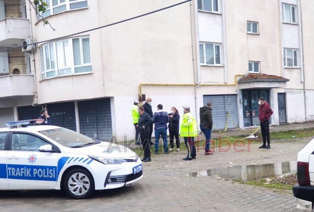 Akyazıda kanlı gün husumetlisini vurdu