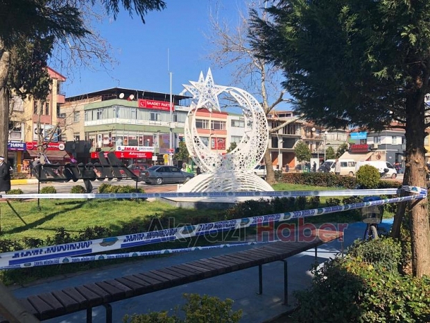 Akyazı'da banklar şeritlerle kapatıldı