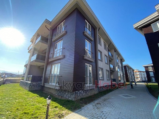 Yasin Emlak'tan site içinde satılık geniş daire