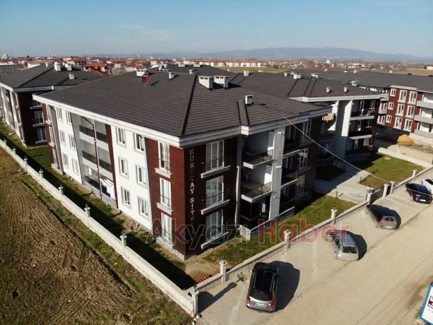 Yasin Emlak'tan site içinde satılık geniş daire