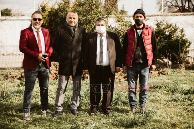 Akyazı'da hakim ve savcılar adliye bahçesine fidan dikti