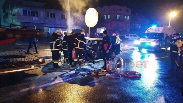 Akyazı plakalı otomobilin sürücüsü ağır yaralandı