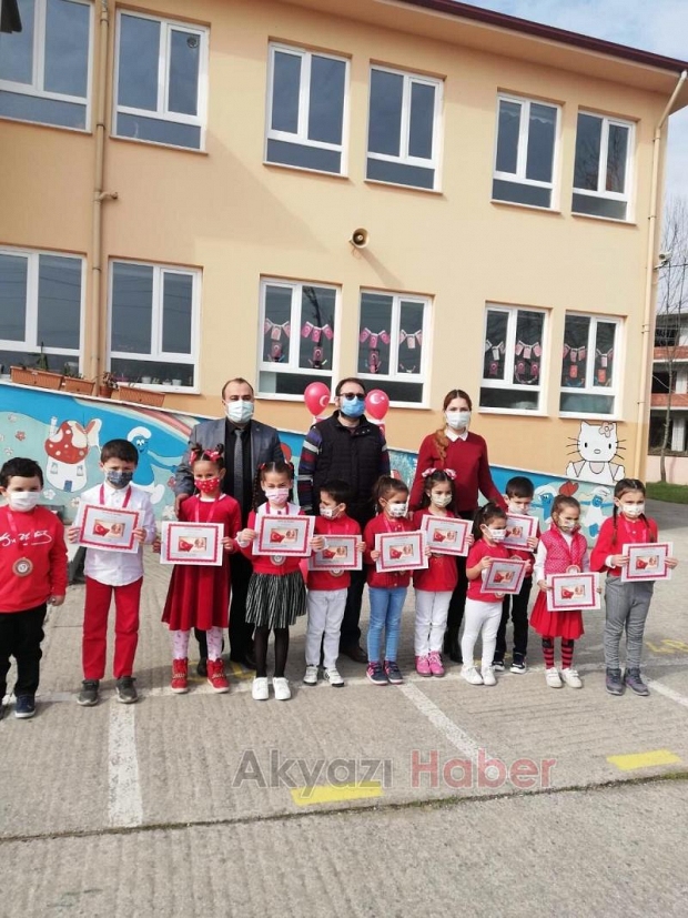 Akyazı'da Anaokulu öğrencilerinden İstiklal Marşı etkinliği
