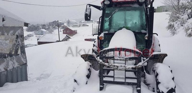 Akyazı'da yüksek kesimlerde kar etkili oluyor