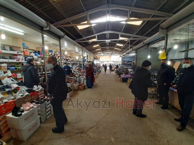 Akyazı'da korona ve hava şartları pazarcıyı vurdu