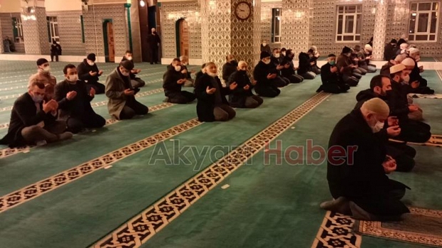 Muhsin Yazıcıoğlu için Akyazı'da Kur'an okundu