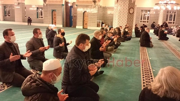 Muhsin Yazıcıoğlu için Akyazı'da Kur'an okundu