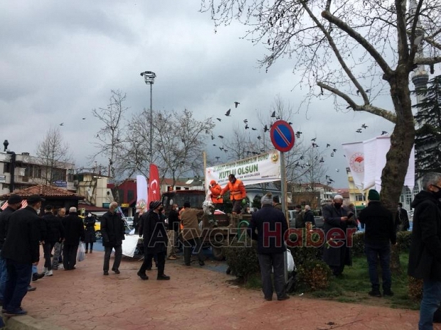 Akyazı'da vatandaşlara fidan dağıtıldı