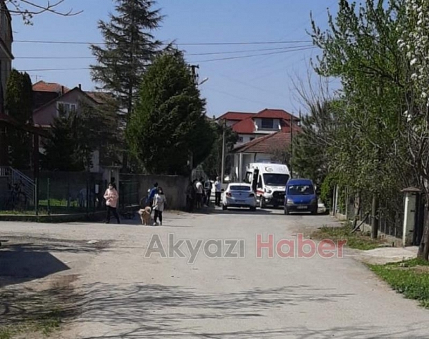Otomobil oyun oynayan çocuklara çarptı 3 yaralı
