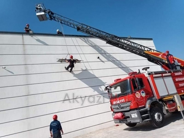Akyazı İtfaiye personeli kurtarma eğitimi aldı